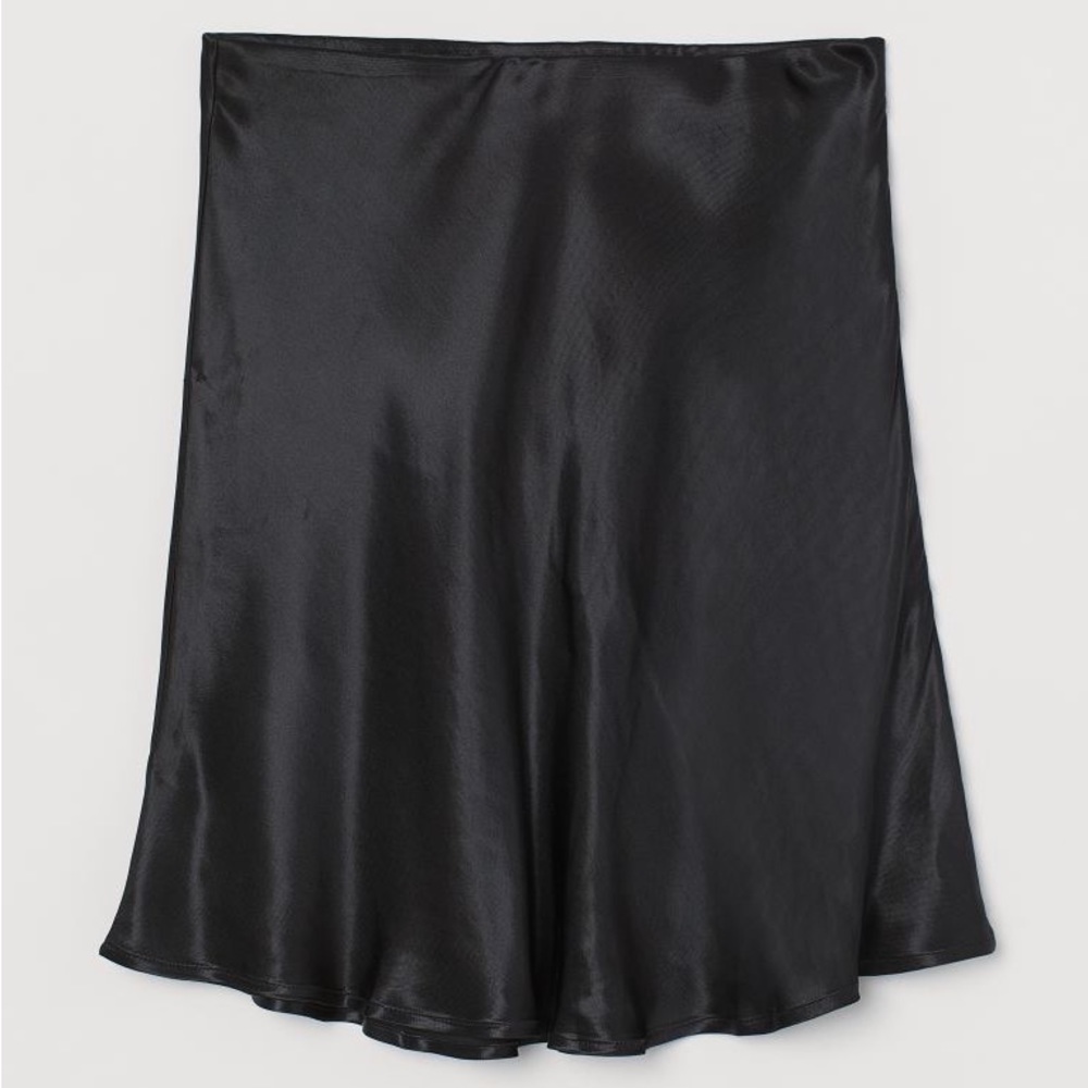 NEVER WORN  ✨ H&M Satin Skirt ✨